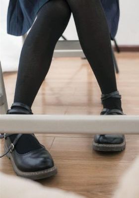 从天而降的女孩子从二楼掉下来了_BD国语电影免费在线